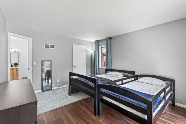 6109 27th Street N, Oakdale, MN 55128