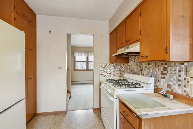 909 S 5th Street, Knoxville, IA 50138