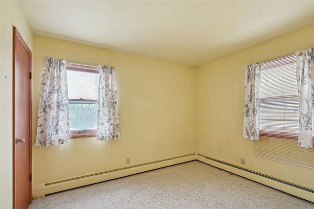 909 S 5th Street, Knoxville, IA 50138