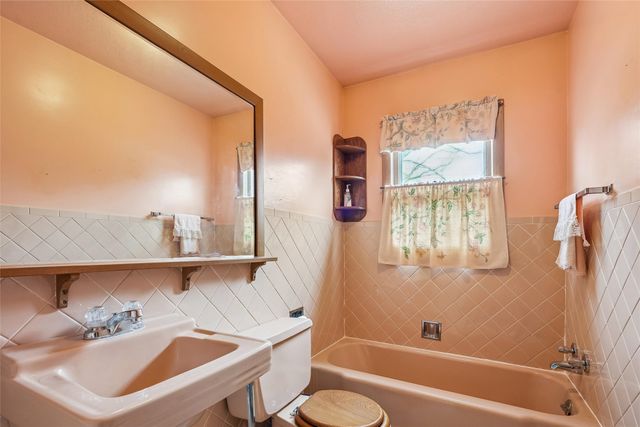 909 S 5th Street, Knoxville, IA 50138