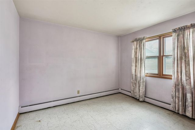 909 S 5th Street, Knoxville, IA 50138