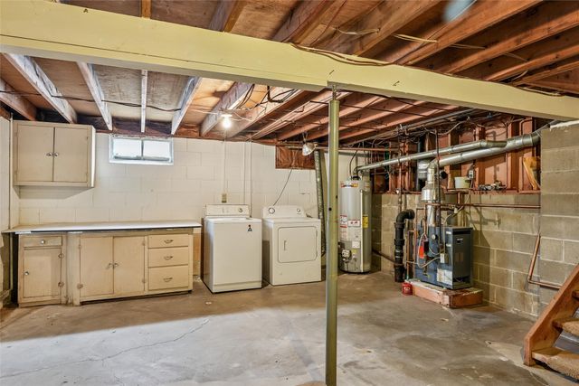 909 S 5th Street, Knoxville, IA 50138