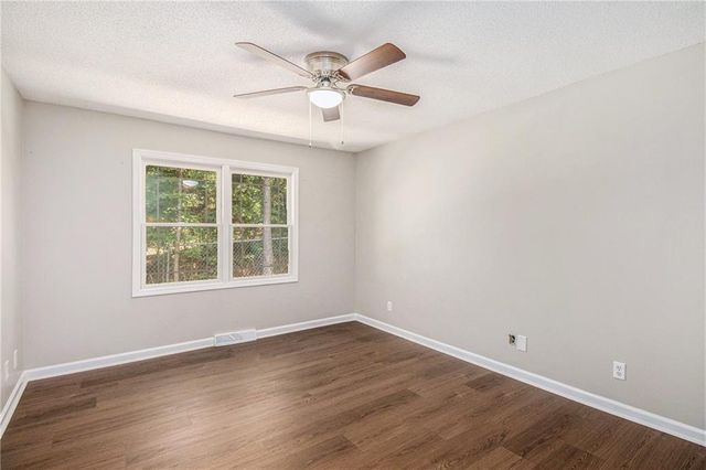 371 Lake Drive SE, Calhoun, GA 30701