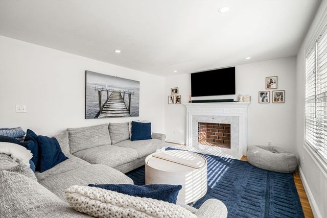 49 Grove Cir, Braintree, MA 02184