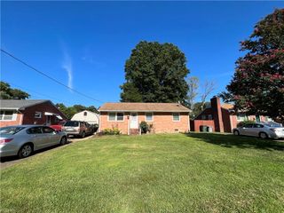 820 Redheart DR, Hampton, VA 23666