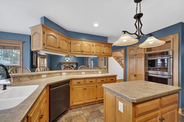 1717 Ernst DRIVE, Hartford, WI 53027