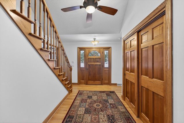 1717 Ernst DRIVE, Hartford, WI 53027