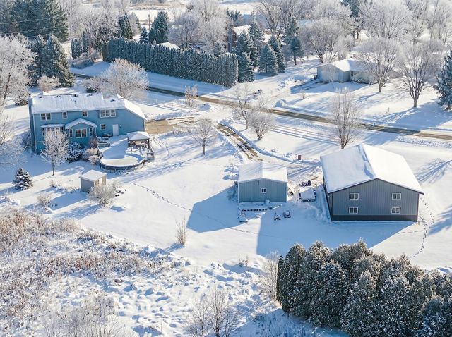 1717 Ernst DRIVE, Hartford, WI 53027