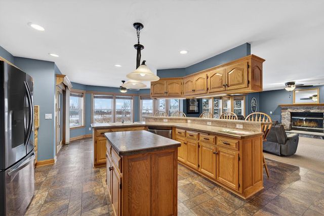 1717 Ernst DRIVE, Hartford, WI 53027