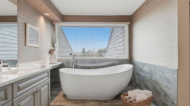 910 PINELLAS BAYWAY S 201, Tierra Verde, FL 33715