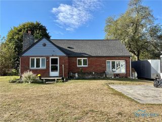 5559 Fremont Pike, Stony Ridge, OH 43463