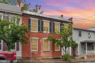 21 E MAIN ST, Newville, PA 17241