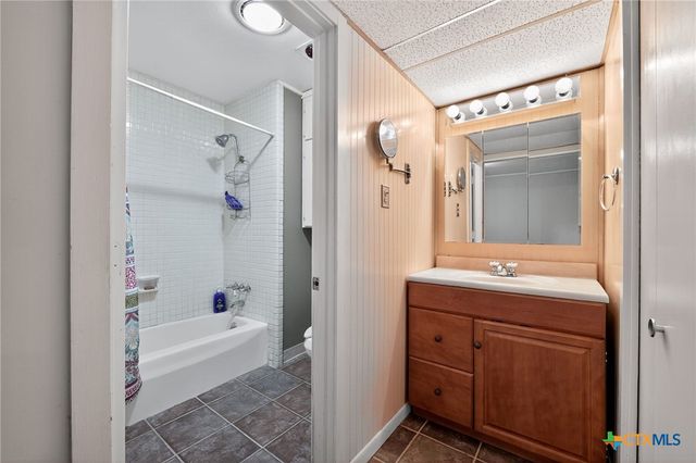 205 Lakewood Drive, Gatesville, TX 76528