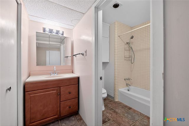 205 Lakewood Drive, Gatesville, TX 76528