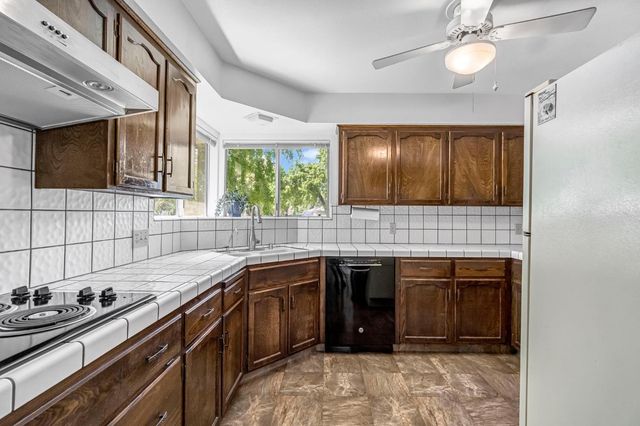 6620 N Dearing Avenue, Fresno, CA 93710