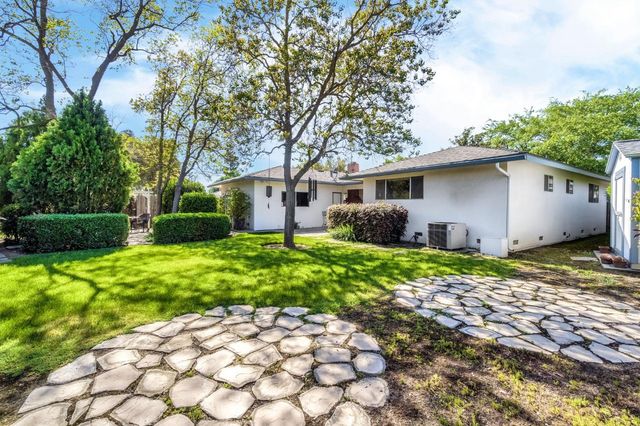 6620 N Dearing Avenue, Fresno, CA 93710