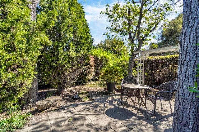 6620 N Dearing Avenue, Fresno, CA 93710