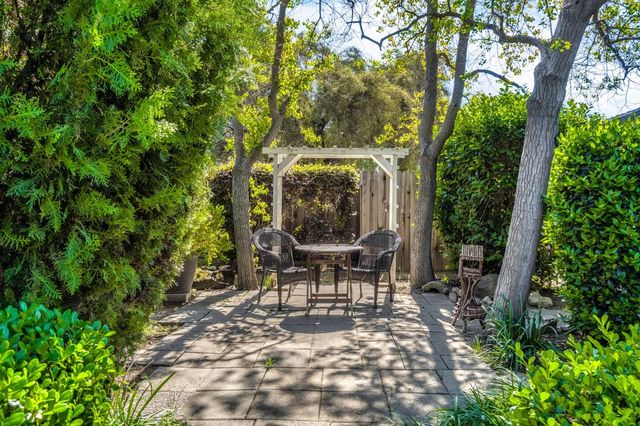 6620 N Dearing Avenue, Fresno, CA 93710