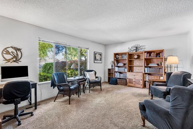 6620 N Dearing Avenue, Fresno, CA 93710