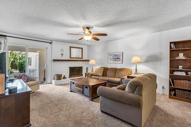 6620 N Dearing Avenue, Fresno, CA 93710