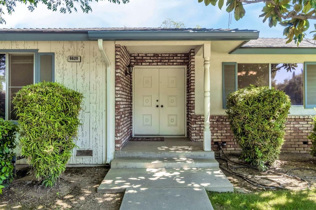 Image 2 of property listing at 6620 N Dearing Avenue, Fresno, CA 93710