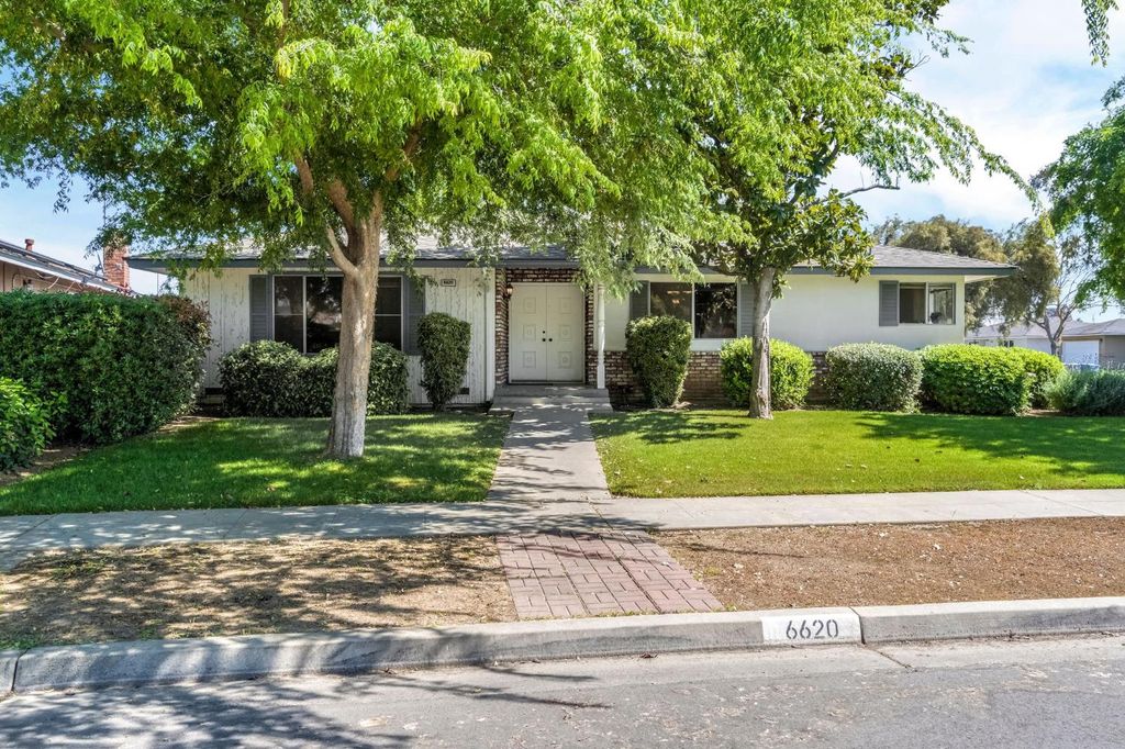 Image 3 of property listing at 6620 N Dearing Avenue, Fresno, CA 93710