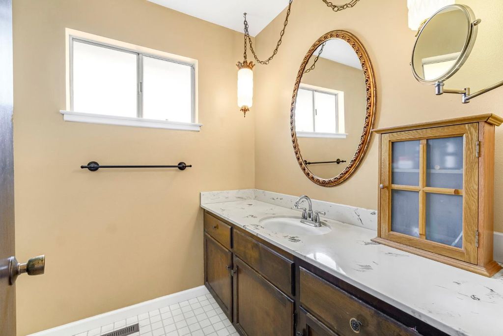 Image 30 of property listing at 6620 N Dearing Avenue, Fresno, CA 93710