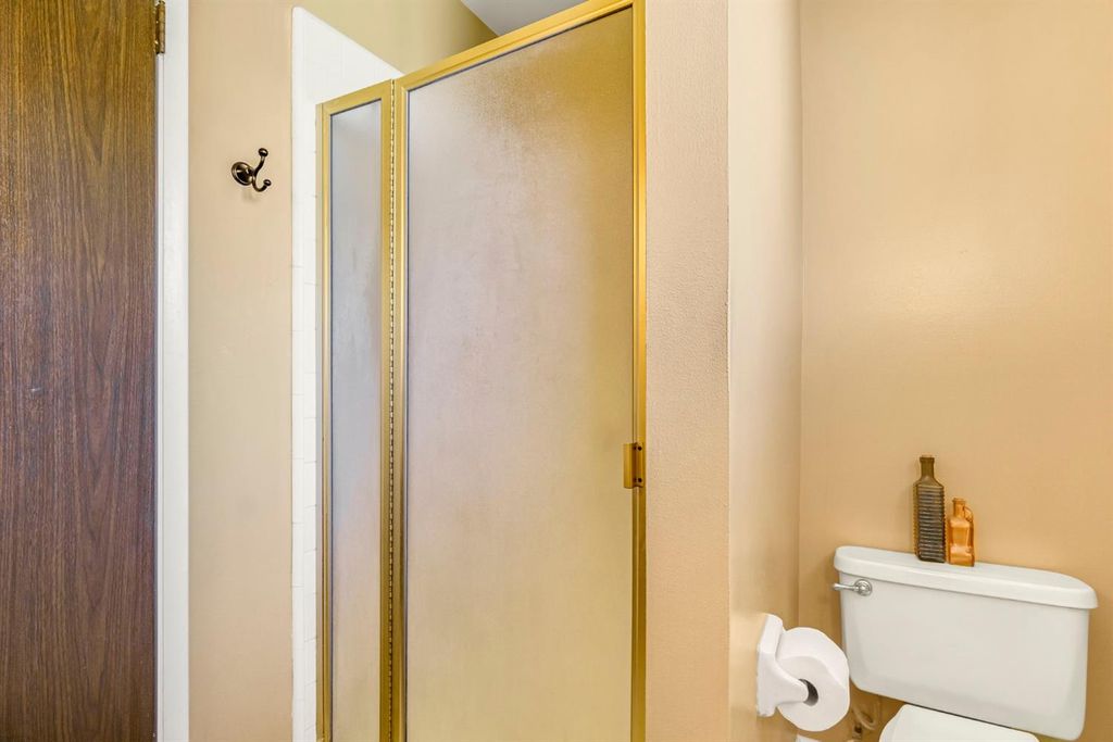 Image 31 of property listing at 6620 N Dearing Avenue, Fresno, CA 93710