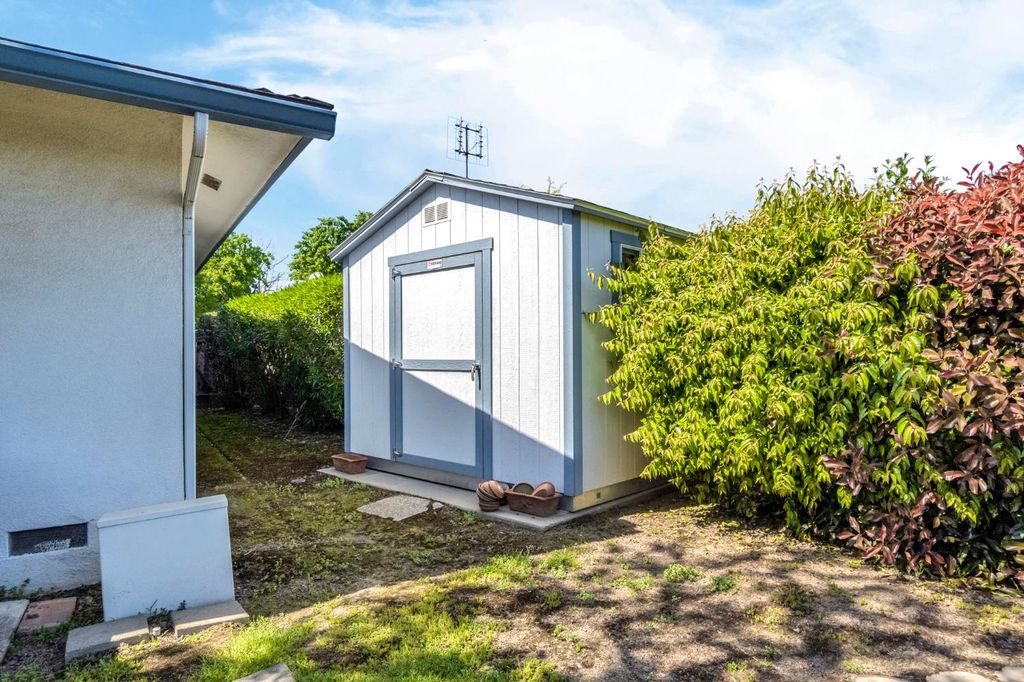 Image 37 of property listing at 6620 N Dearing Avenue, Fresno, CA 93710