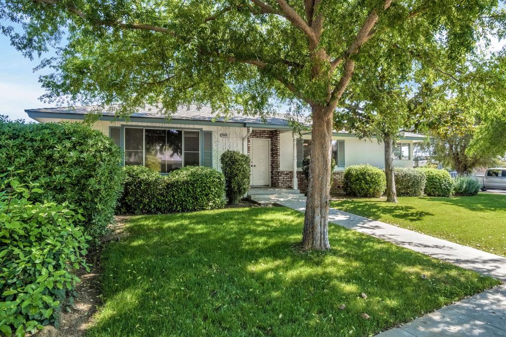 Image 4 of property listing at 6620 N Dearing Avenue, Fresno, CA 93710