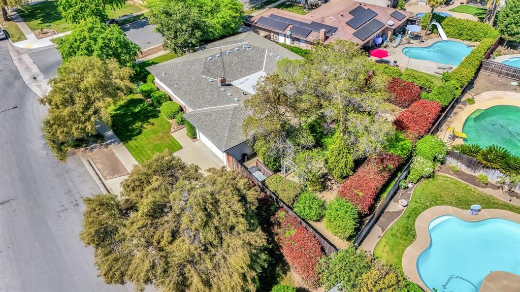 Image 49 of property listing at 6620 N Dearing Avenue, Fresno, CA 93710