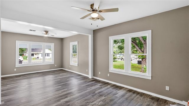 205 South Banks Street, Caldwell, TX 77836