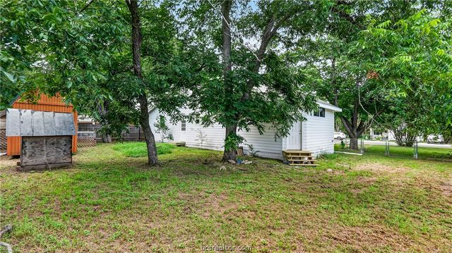 205 South Banks Street, Caldwell, TX 77836