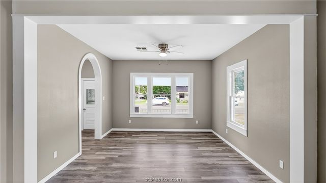 205 South Banks Street, Caldwell, TX 77836