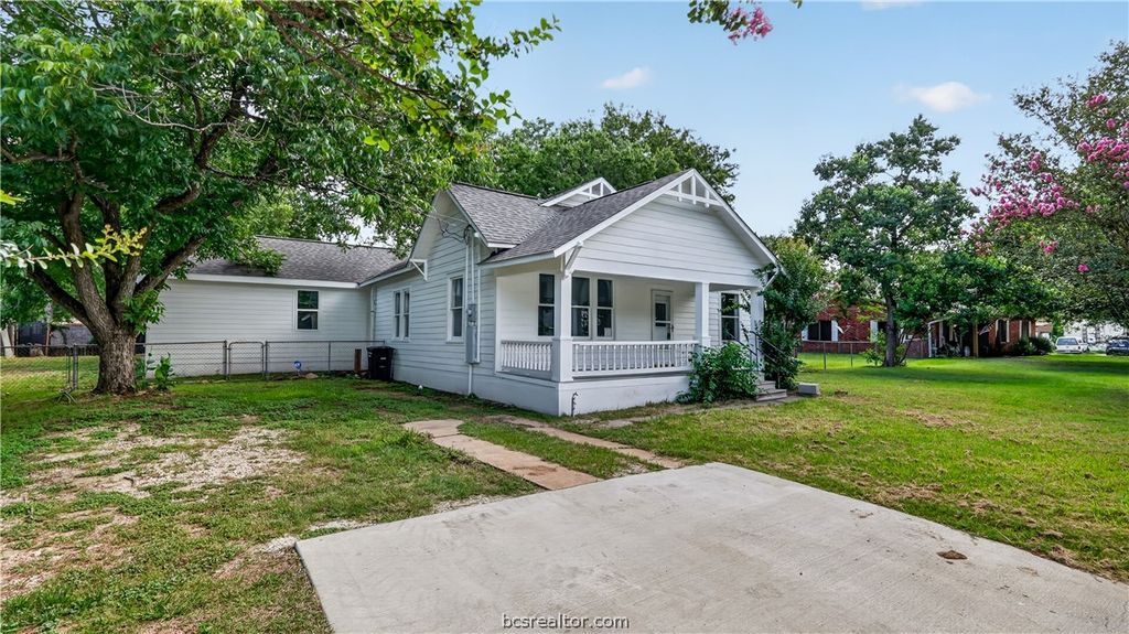 205 South Banks Street, Caldwell, TX 77836 — photo 2