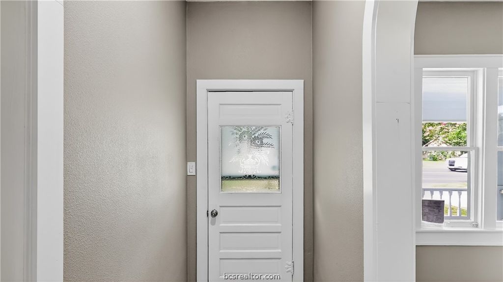 205 South Banks Street, Caldwell, TX 77836 — photo 4