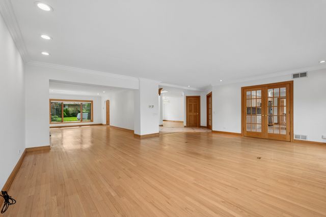 6630 N Spokane Avenue, Lincolnwood, IL 60712
