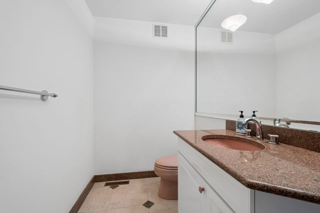 6630 N Spokane Avenue, Lincolnwood, IL 60712