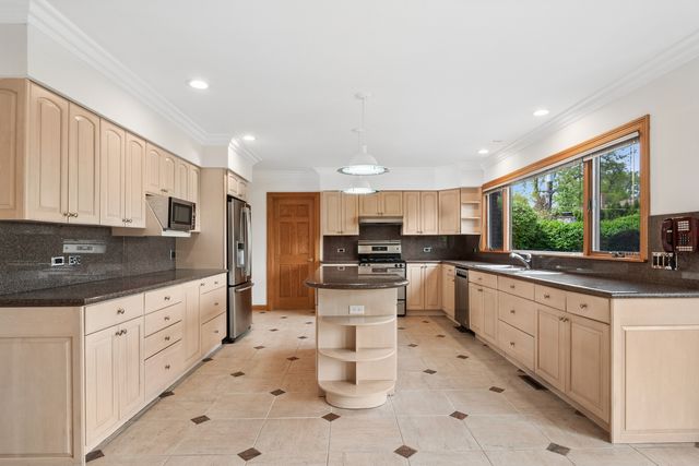 6630 N Spokane Avenue, Lincolnwood, IL 60712