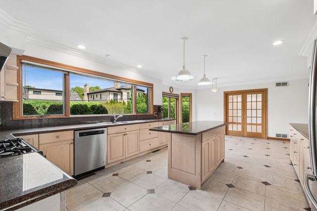 6630 N Spokane Avenue, Lincolnwood, IL 60712
