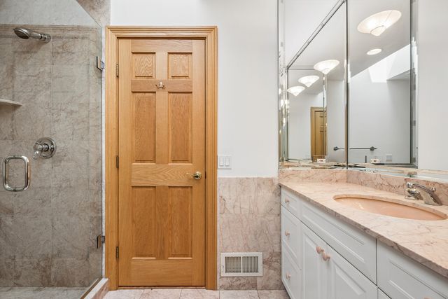 6630 N Spokane Avenue, Lincolnwood, IL 60712