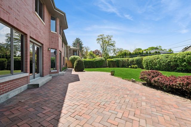 6630 N Spokane Avenue, Lincolnwood, IL 60712