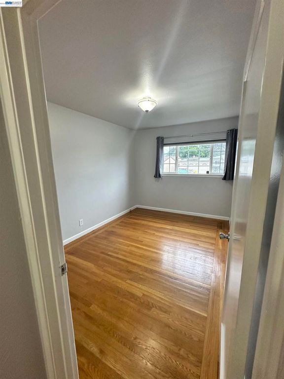 Image 16 of property listing at 26847 26847 Gaither Way, Hayward, CA 94544