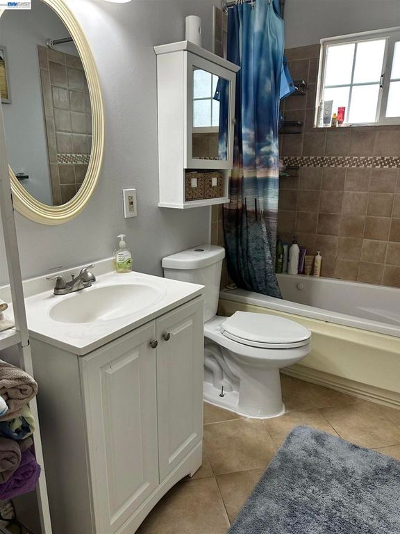 Image 34 of property listing at 26847 26847 Gaither Way, Hayward, CA 94544