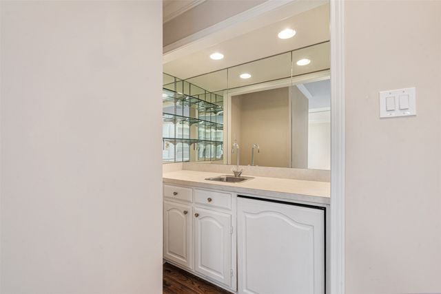 4 Braewick Court, Dallas, TX 75225