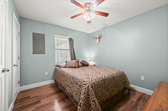 12175 Peairs Rd, Zachary, LA 70791