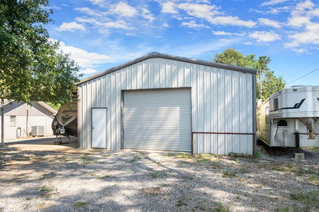 12175 Peairs Rd, Zachary, LA 70791