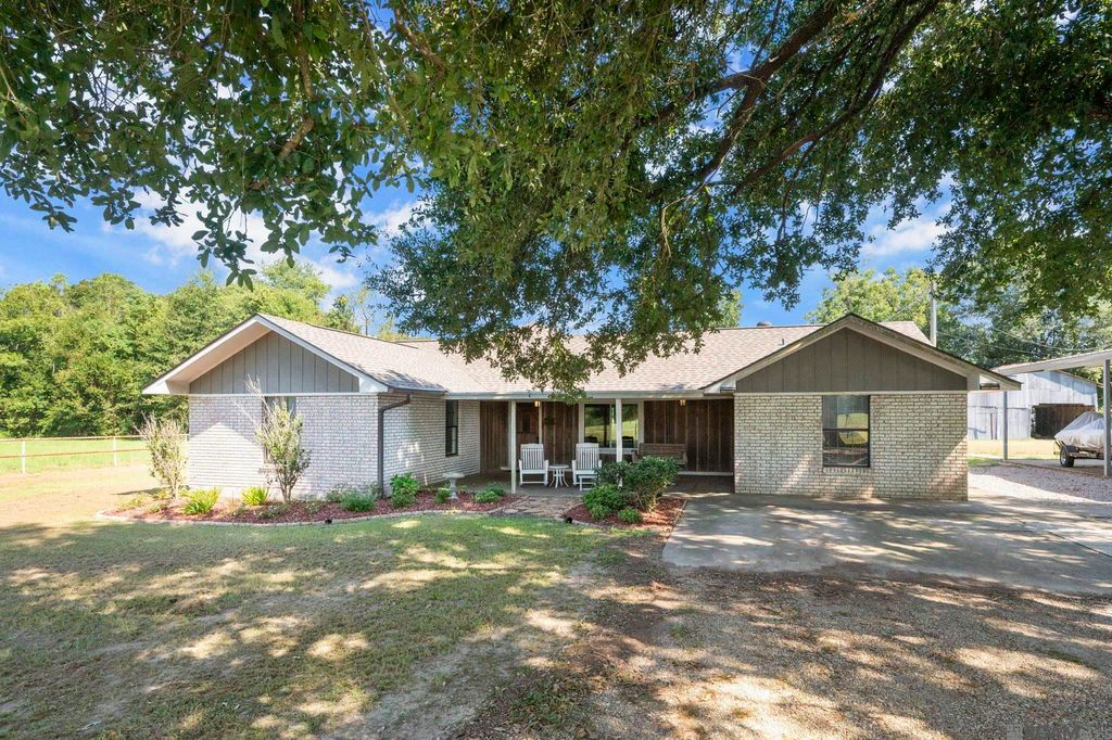 12175 Peairs Rd, Zachary, LA 70791