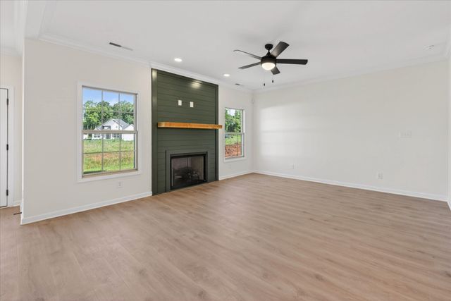 653 Woodrush Dr, Clarksville, TN 37040