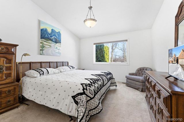 23664 W Lake Circle, Brownstown Charter Township, MI 48183